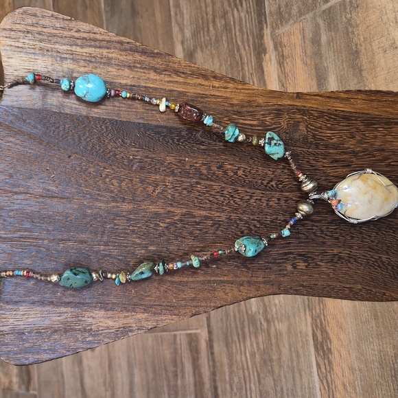 Vintage Handcrafted Southwestern Wire Wrapped Stone Pendant Beaded Necklace - Picture 2 of 14